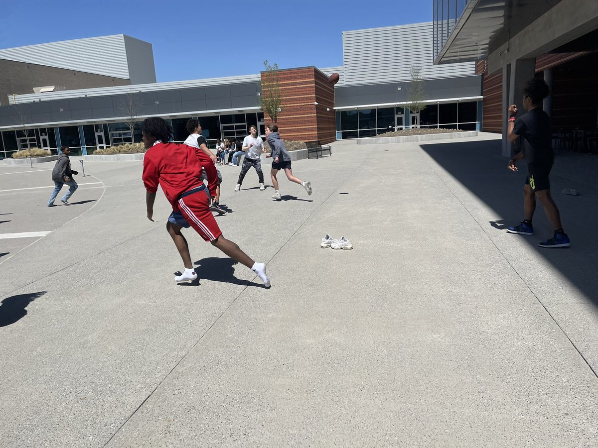 wordsbycurry's tweet image. A little 7v7, more four square (ft Mrs. Muniz), and corn hole-teams style ☀️😎 #WeOutside #GameDay #testingisover