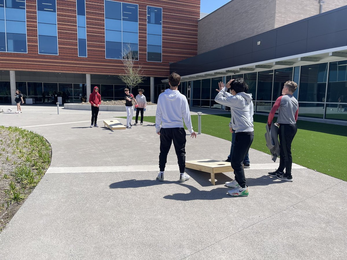 wordsbycurry's tweet image. A little 7v7, more four square (ft Mrs. Muniz), and corn hole-teams style ☀️😎 #WeOutside #GameDay #testingisover