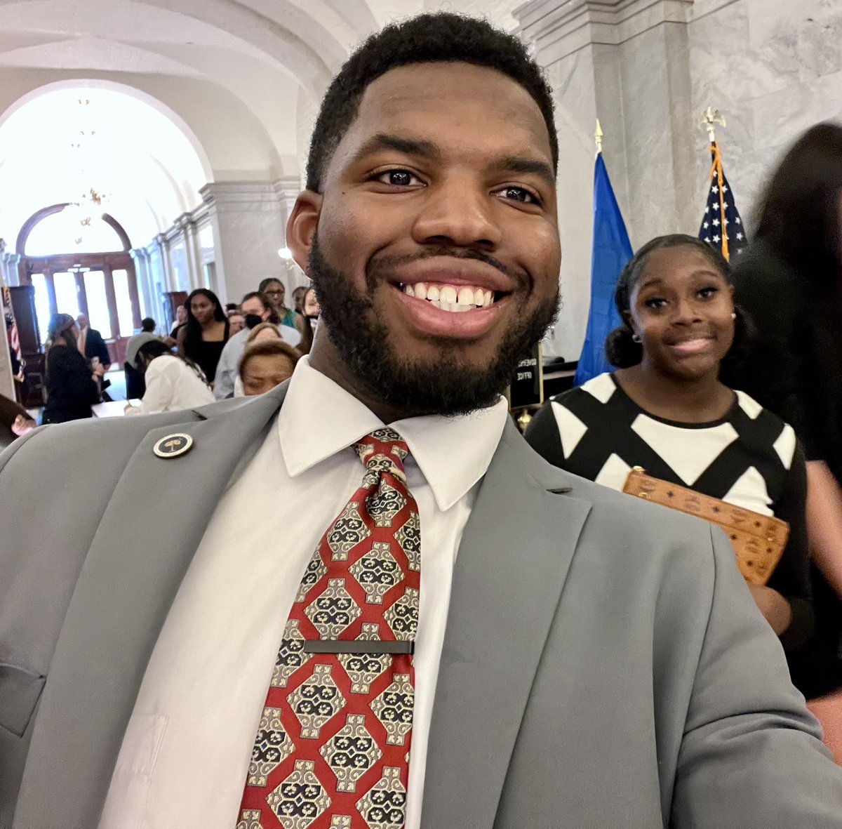 THE CHAMP IS HERE! It was great having @GamecockWBB here at the capitol. Congrats on bringing home another National title. 🏆🏀🐔 @aa_boston @QueenBrea_1 @HollywoodRaven @dh3so3hd
