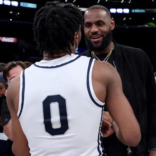 LegionHoops's tweet photo. Gunna asked LeBron on HBO’s The Shop if his son Bronny could beat him on the basketball court:

“Nah, he can’t beat me.”

👀 https://t.co/RPxb9EWYZG