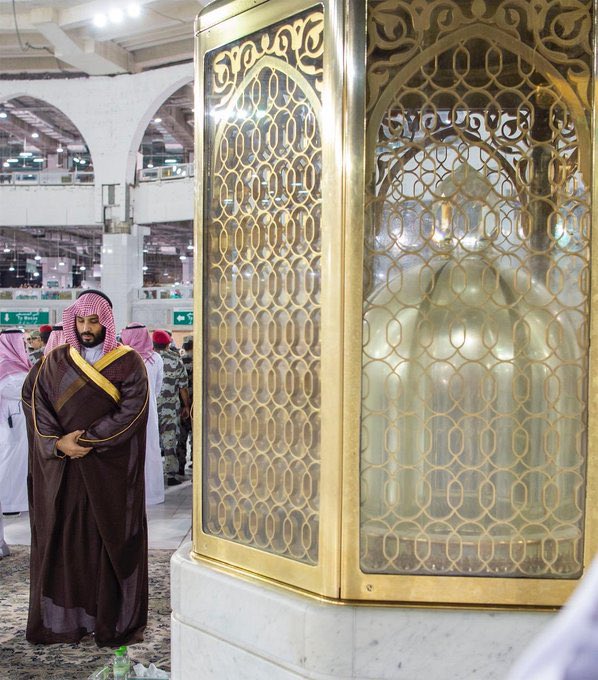 تحتمي من دون طيبه و زمـزم و الحطيم
في حماك و في حمى الله و يانعم الحمى
مرزوق المقاطي
