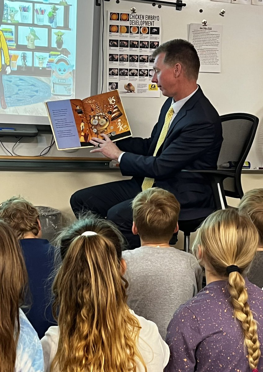 CindyBreazeale3's tweet photo. Thanks @MitchBartYPS for coming to read to us today and teaching us to try our very best! #yorkdukes https://t.co/0dgTJXq0JL