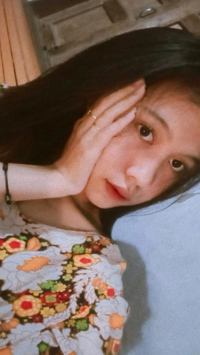 Meilingsantika's tweet photo. i'm 18 y.o,so u call me? https://t.co/oLNAvwX5t5