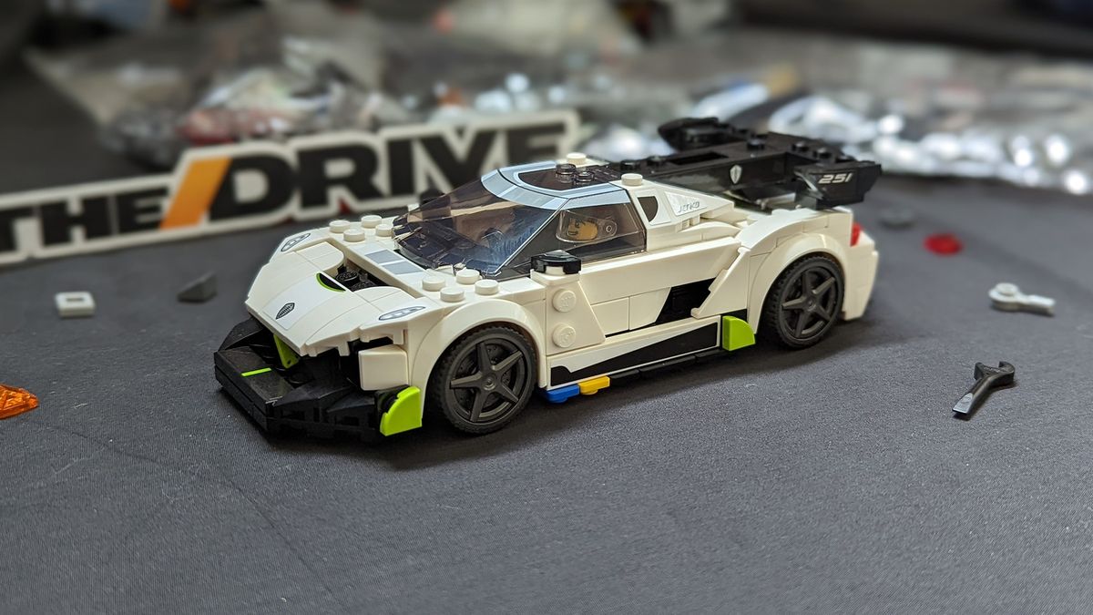 The Lego Koenigsegg Jesko is one of our favorite sub-$20 builds of the year, and our Deals team found it on sale for $15.99!

Check it out and more in today's Deals roundup:
thedrive.com/news/45097/sav…