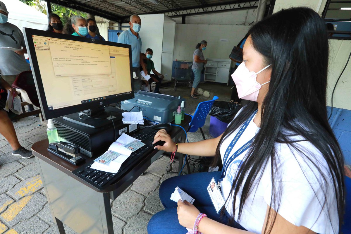 isss_gob_sv's tweet photo. Recuerda que luego de tu consulta, puedes programar tu próxima cita con la ayuda de los ejecutivos de Atención al Usuario en las unidades médicas Santa Tecla, Atlacatl y Hospital Policlínico Zacamil.

Agilizamos los procesos para ofrecerte servicios de calidad y cuidar tu salud. https://t.co/sXtCVQgeQv