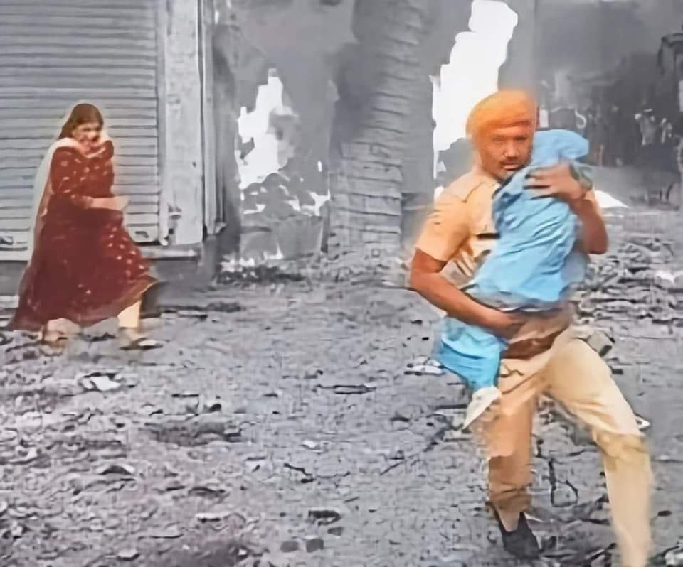 DeepakM05983508's tweet image. भगवान के फ़रिश्ते ऐसे ही आते है मुश्किलो से बचाने। 🙏❤️👑🇮🇳🇮🇳

#नेत्रेश_शर्मा #नेत्रश_शर्मा #NetreshSharma #करौली_हिंसा #karoliRiots #RajasthanPolice #करौली_दंगा #राजस्थान_सरकार