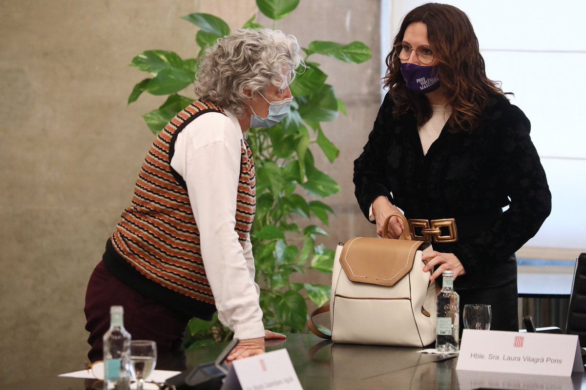 LauraVilagra's tweet photo. Amb la consellera de @cultura_cat, @natalia_garriga, i la directora del Pacte Nacional per la Salut Mental, @magdacas, ens reunim amb @apropacultura per explorar vies de col·laboració en matèries de #SalutMental i #cultura. La cultura ha de ser accessible a tothom i per a tothom. https://t.co/CPQsu2zDdB