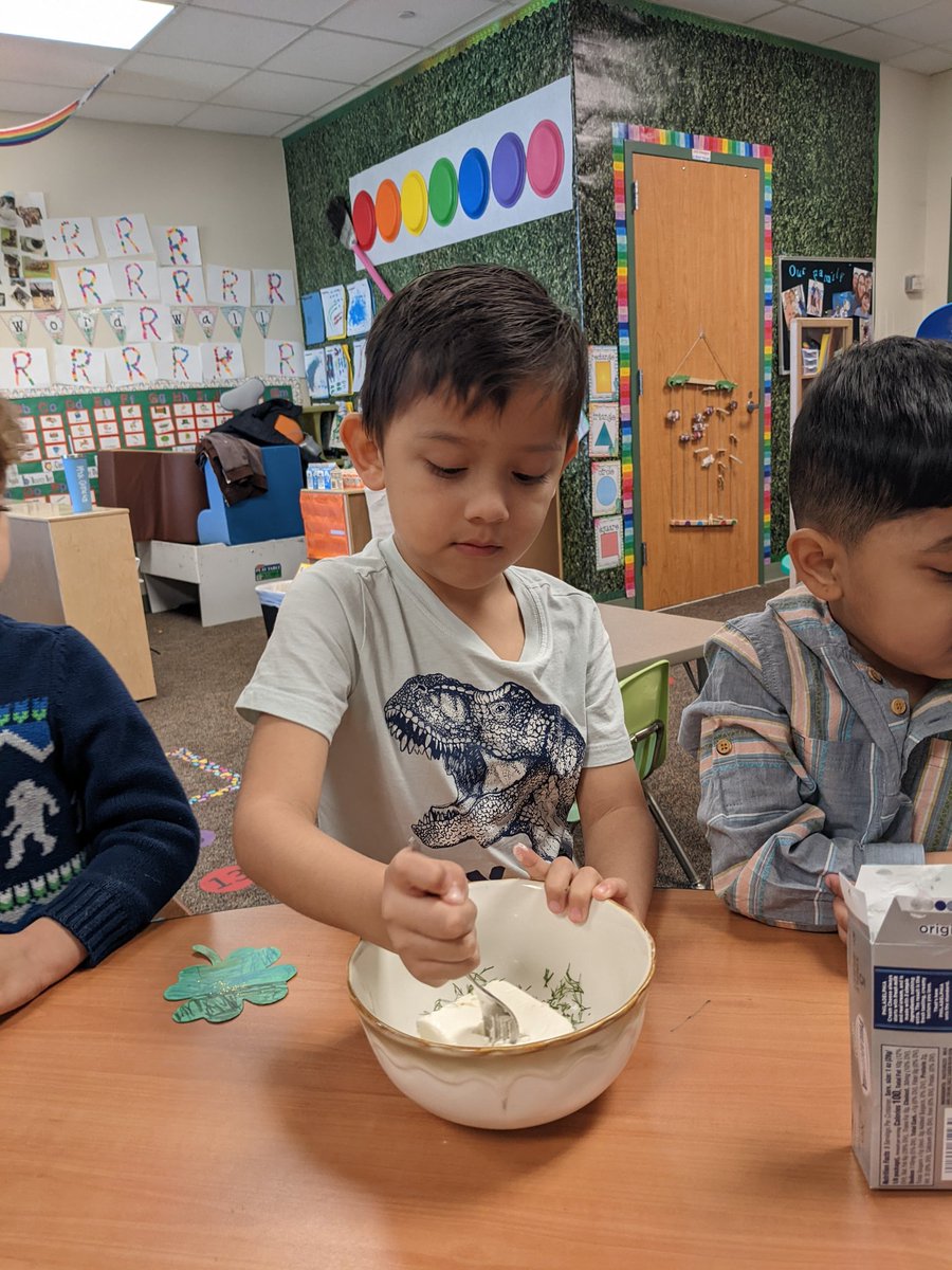 Amanda_Parks3's tweet photo. Some special friends helping with our lesson today! Herbed Cream Cheese! #LeadershipMatters #CES2022 #leaderinme #prek https://t.co/pz9oxrOQtU