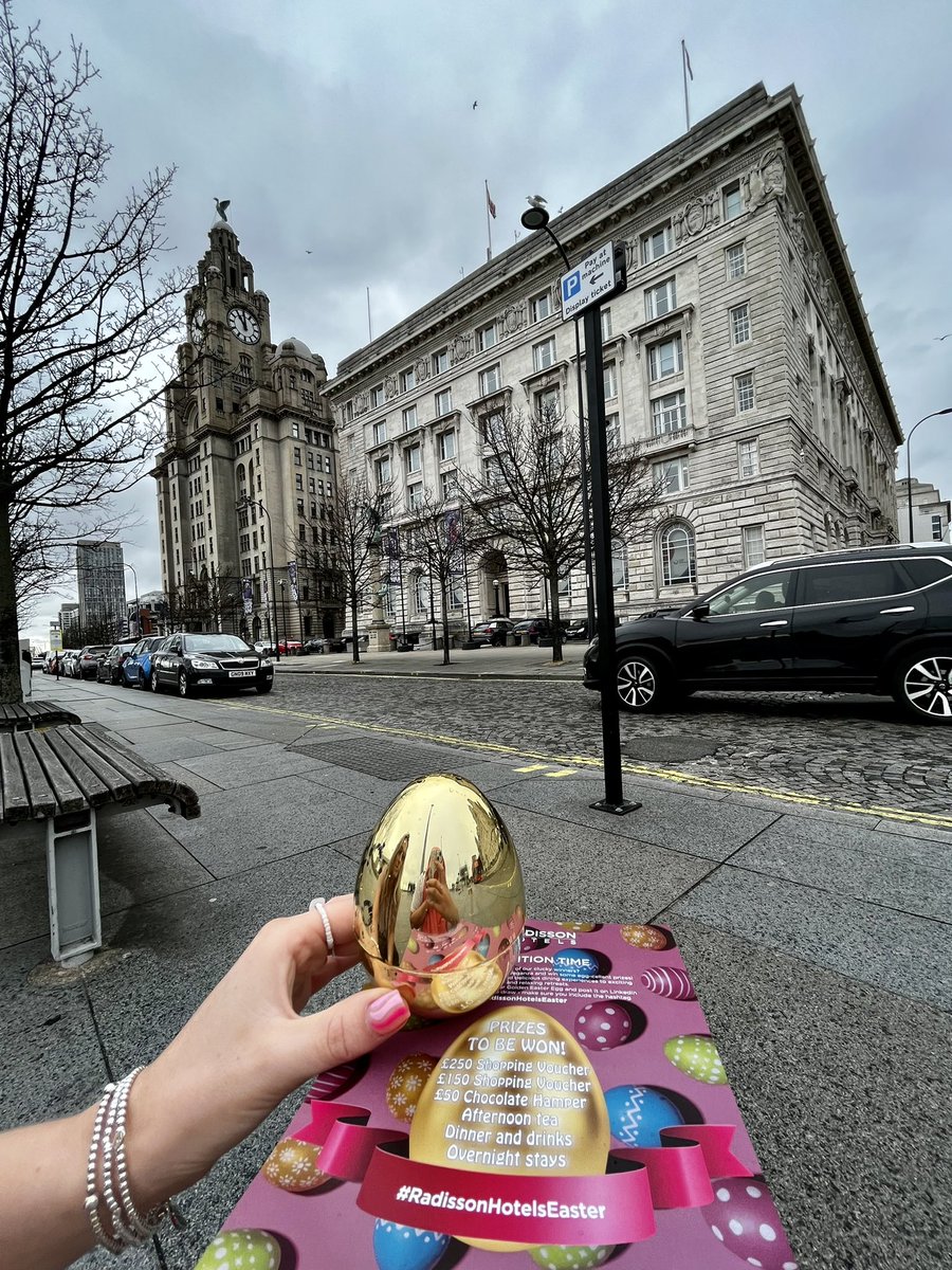 MeetLiverpool's tweet photo. A little Easter help from our friends 🐣

LCB Headquarters got a visit from the Easter bunny to celebrate @RadissonBlu Easter competition!

We’d love golden eggs every Easter 😍

#RadissonHotelsEaster https://t.co/W6o46lVs7W