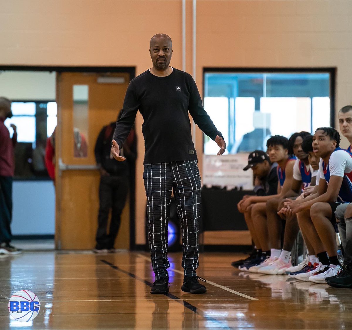TheTeamBBC's tweet photo. Embrace THE Stage…Coach Zach Suber showcasing is pre LIVE PERIOD drips this past weekend.
WHO WANT TO BE NEXT? #NBA1stRd #NBAAllRookieTeam #McDonaldsAllAmerican #USAB #CAAPOY #SECPOY #AllA10Team #AllBigSouth #AllMEAC #AllPatriotLeague
#EmbraceTheGrind #EmbraceTheStage https://t.co/EOZtXmXtfw