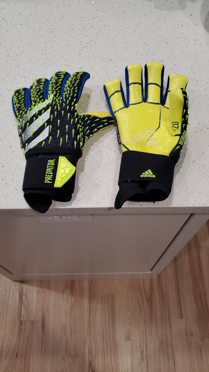 Cativelense's tweet photo. OH. MY. GAWD.
They arrived!
Time to break them in tonight, at the pelada with the brazucas.
#GoalKeeperLifesMatter
#GoalkeeperProblems https://t.co/9ENIpNAkOA