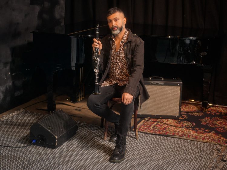 🚨 #savethedate - Award-winning clarinettist & composer @arunghosh makes an eagerly anticipated return to The Vortex on Saturday 28 May, performing music from new album #SeclusedInLight 🎟️ now on sale 👉 bit.ly/3DJexJ0 @LondonJazz @Jazzwise @camoci 📷 @emileholba
