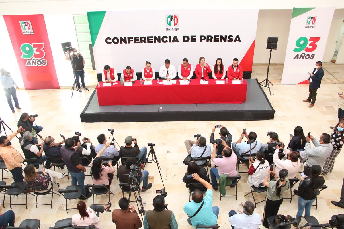 jmvalerapiedras's tweet photo. En #Hidalgo respaldamos el pronunciamiento de nuestro Presidente  Nacional @alitomorenoc y del Coordinador de la bancada del partido en la Cámara de Diputados @rubenmoreiravdz en contra de la iniciativa de Reforma Eléctrica presentada por el Ejecutivo Federal. https://t.co/dugP8tsw84