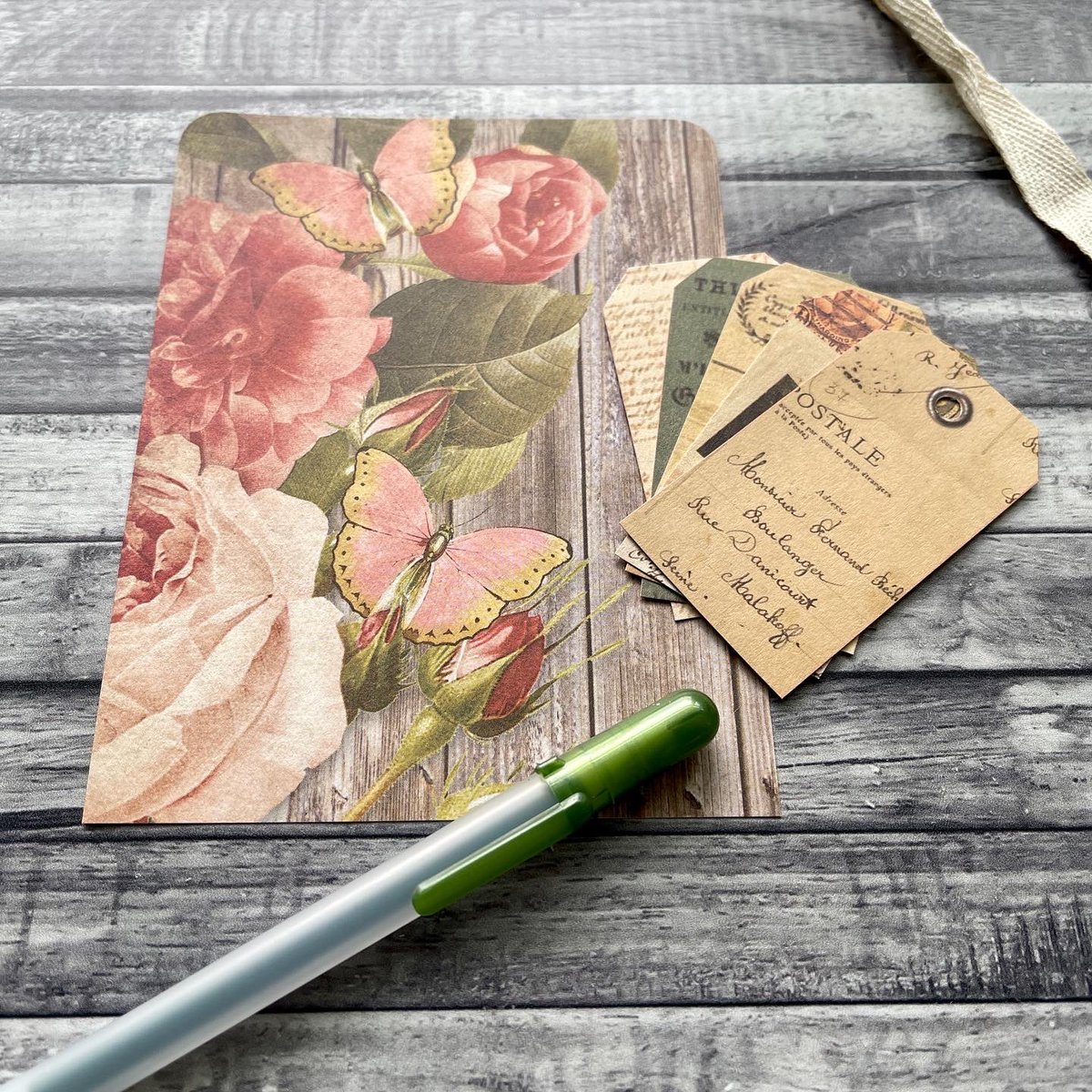 Papercutsnsuch's tweet photo. Anyone doing a little spring journaling? #springjournal #journalingislife #journaltherapy https://t.co/DD2e1vPvPG