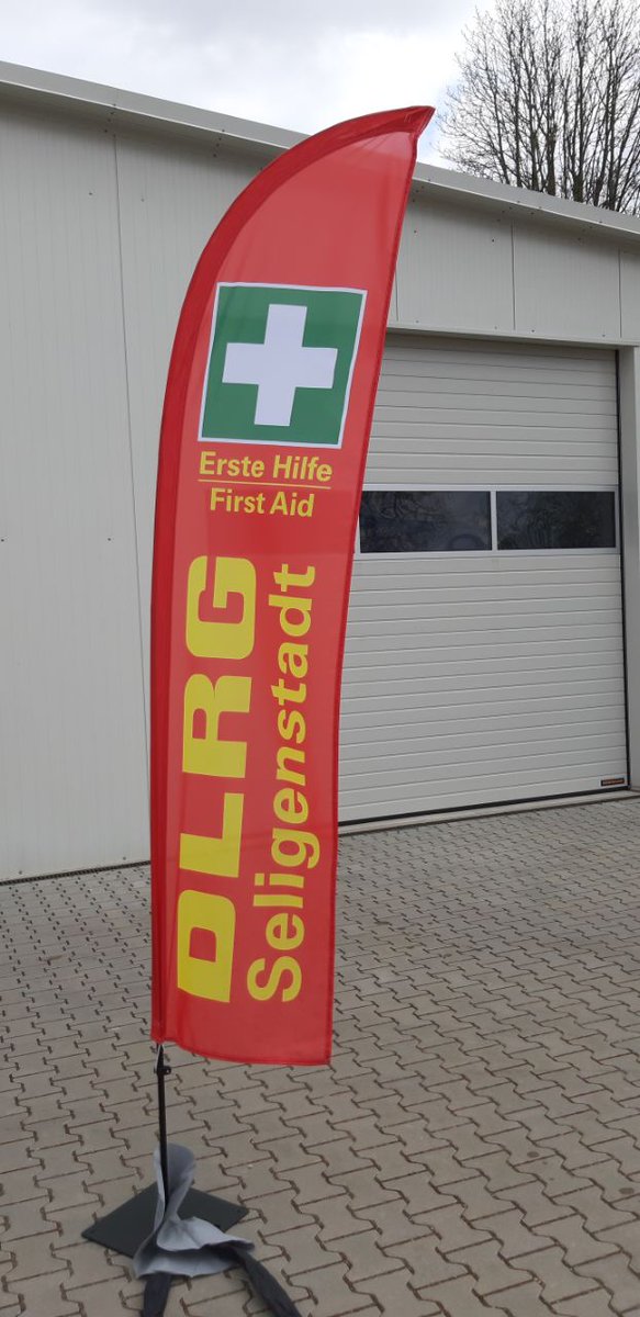 Damit man uns bei #Sanitätsdiensten zukünftig schneller findet haben wir eine neue #BeachFlag angeschafft. 

#Sanitätsdienst #SanDienst #SanD #Sanitäter #Sanitäterin #Sanitätshelfer #Sanitätshelferin #ErsteHilfe #FirstAid
