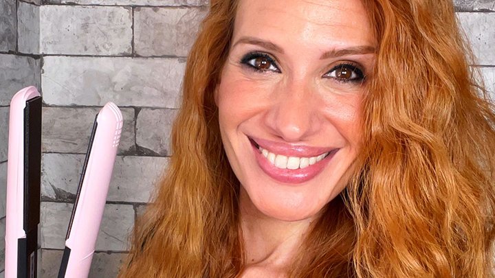 ghdspain's tweet photo. #ghdHairTutorials Las ondas de sirena son la tendencia del momento 🧜♀️ Y con los trucos de Patrizia Sánchez ya no tendrán secretos para ti 💗 ¿Te atreves a hacértelas con #ghdoriginal rosa pastel de #ghdiD?
👉 #Tutorial Ondas de sirena en Instagram: https://t.co/9wNpxuxfNr https://t.co/trX6lCWJU7