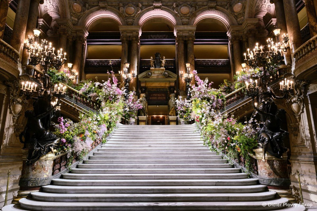 operadeparis's tweet image. #Gala 
Ce 06 avril, la soprano @ReneeFleming se produit au Palais Garnier lors d’une soirée de Gala inédite mise en scène par Robert Carsen et sous la direction musicale de @JamesJConlon : bit.ly/3NRCLFz

Merci aux généreux membres du comité d’honneur pour leur soutien.