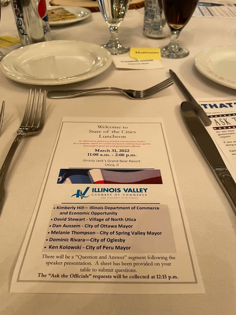 SenatorRezin's tweet photo. Last week my staff was lucky enough to attend the Illinois Valley Chamber of Commerce's State of the Cities Luncheon.  The girls couldn't stop talking about how incredible all of you Mayors are and the dessert...  
LOL😋 #38thSenateDistrict #StateoftheCities https://t.co/uqMs2cLbVP
