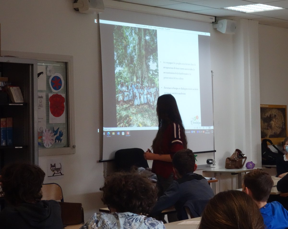 Le 29 mars dernier; Tchendukua a réalisé une intervention au Collège Le Guillon.

Voici le témoignage d'un des élèves, Mathéo :
"C'est bien d'apprendre que d'autres cultures existent. Nous avons eu plein de réponses sur la vie des Kogis, grâce à Lise. Nous devons les aider !".