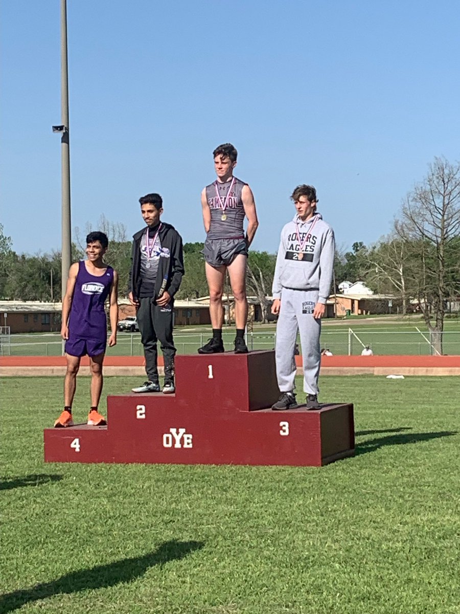 CoachMeuth's tweet photo. Yovanney Delgadillo advances to area in the 3200m run with a 
🥈 place  finish 
⏱ 10:33
Cristo Hernandez finishes 6th with ⏱ 11:00
Great job fighting through that wind boys!! Proud of you #TFND #DistanceCrew https://t.co/kSjuu88xkX