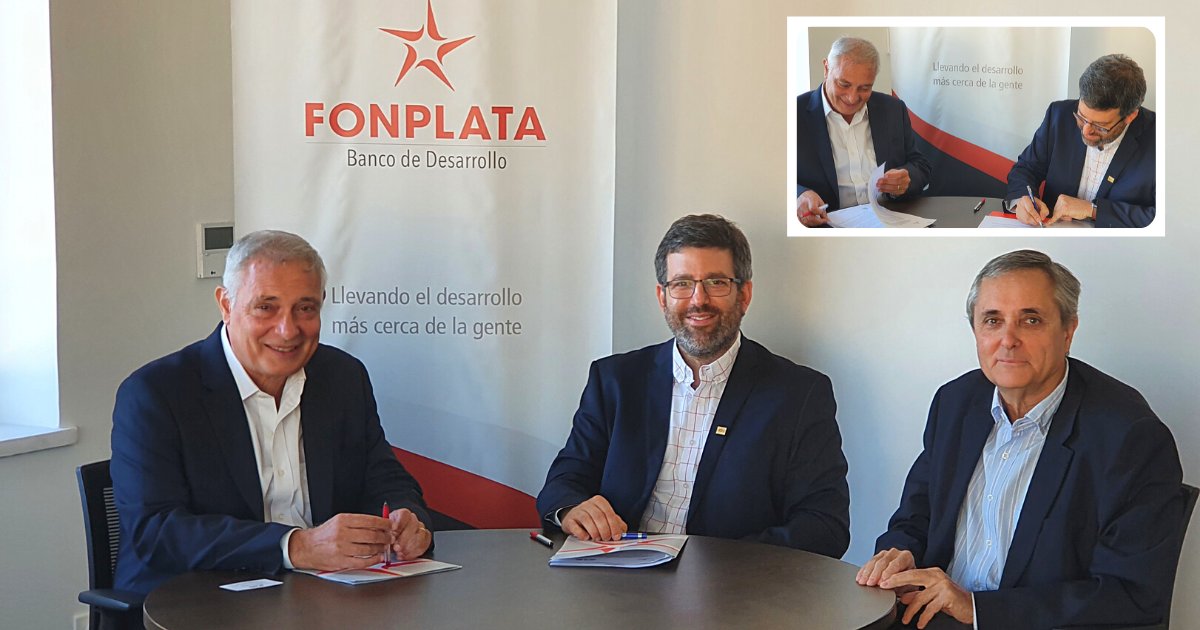 Fonplata's tweet photo. Firmamos un convenio de cooperación con @IICAnoticias para la realización de actividades de investigación, asistencia técnica, capacitación y difusión para la promoción de la incorporación de madera producida en el Uruguay en la edificación de viviendas. https://t.co/bjadQUjxum