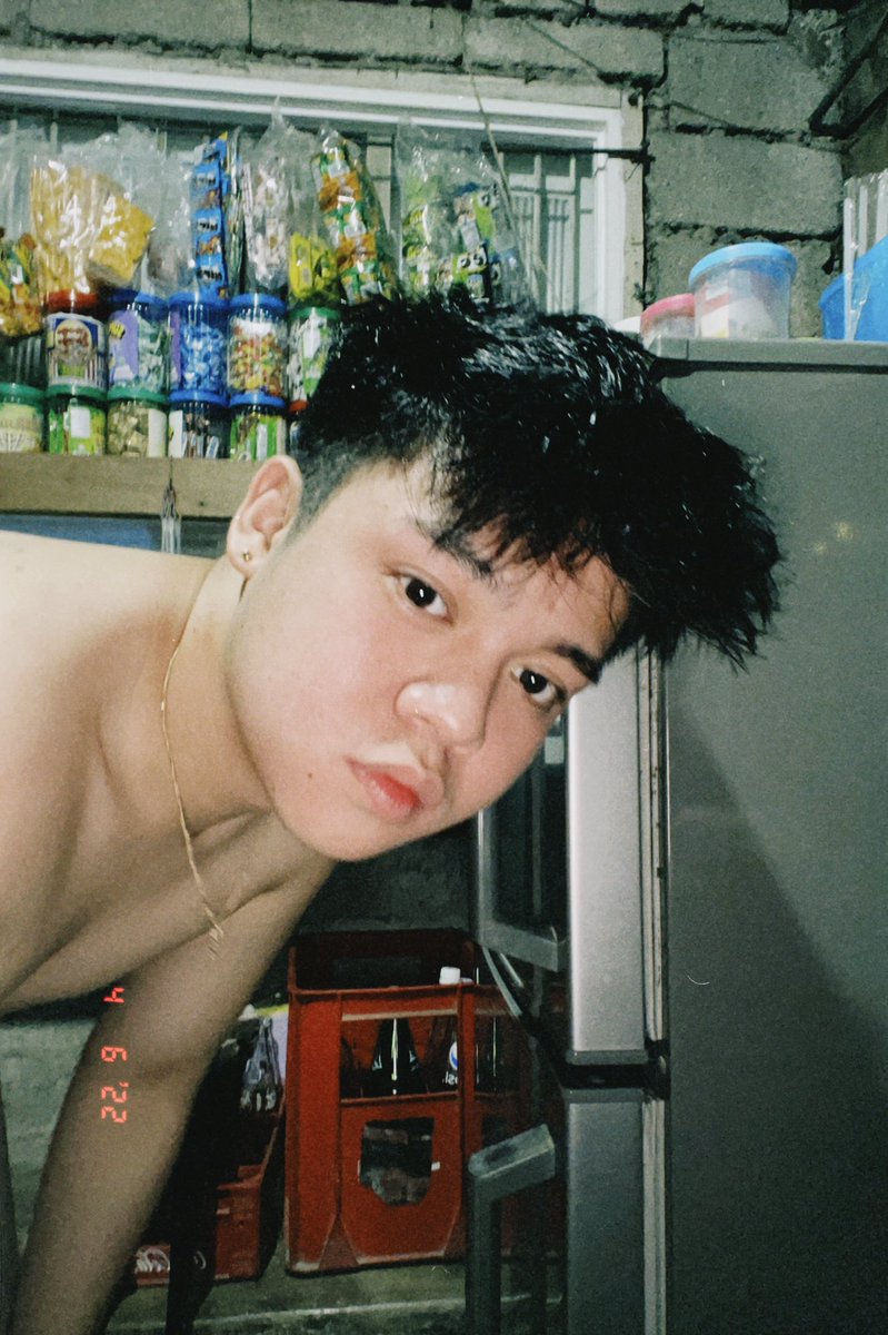 spenserafica's tweet photo. utot na pinasok sa fridge tumigas. https://t.co/FcCShkIIJ6
