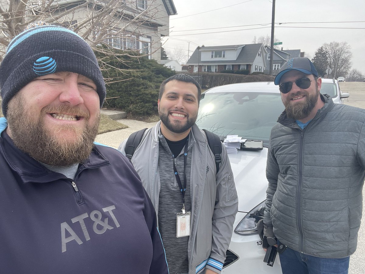 blaneyihx's tweet photo. IHX WI hitting the streets in South Milwaukee to spread the word about AT&amp;T Fiber. @ATT @GLMIHX @Fiber_Andy @LorenMiller2004 https://t.co/i1G7XRK3ep