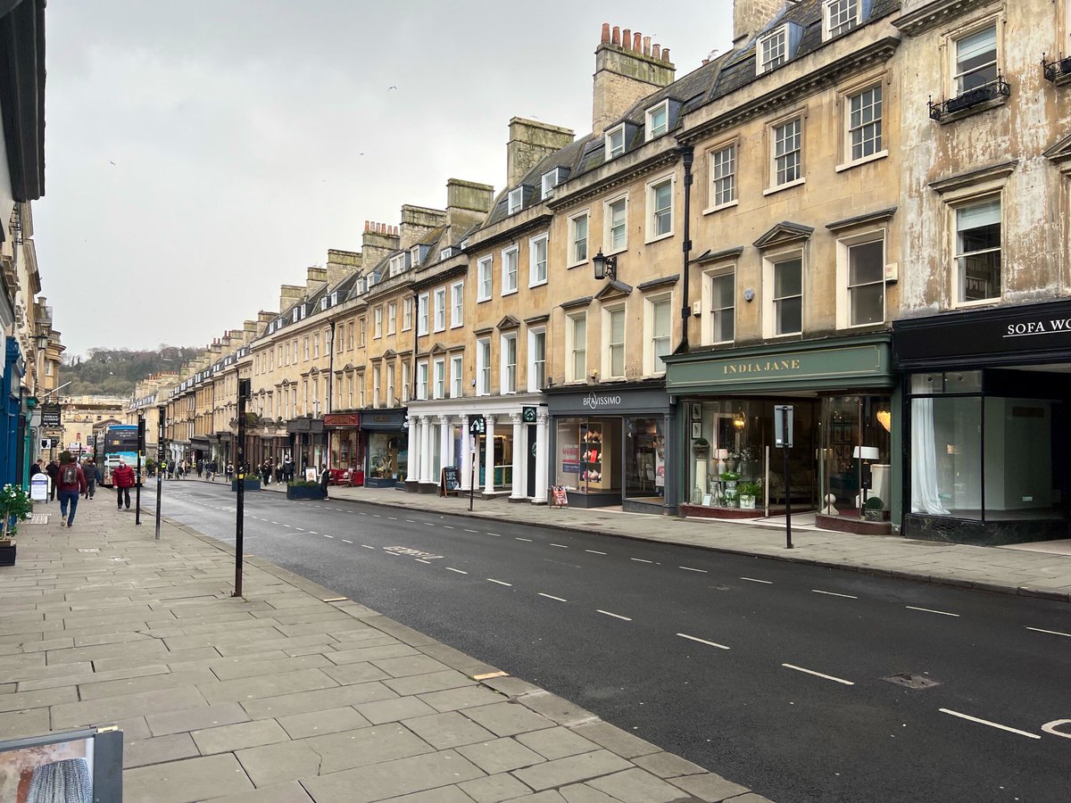 Milsom St in Bath, once a thriving retail hub of activity, now bereft of cars, bereft of customers and even the soap-dodging flutists have moved on. A few vacant shops and staff sitting at tills reading or trying to catch your eye to come in. @LibDems working for town near you.
