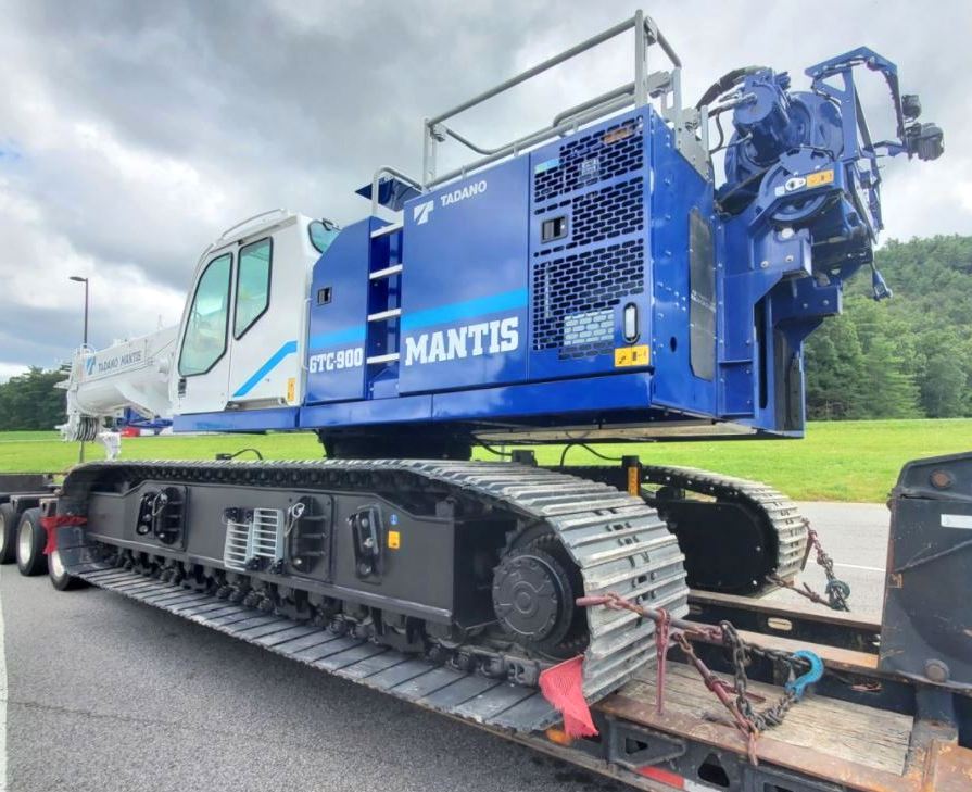 TadanoGroup's tweet photo. The versatile GTC-900 is amazingly powerful for a sub-100-ton teleboom crawler. It features 90 US tons of capacity, 141’ 1” of boom and excels with pick-and-carry, foundation, out-of-level and lift work. #Tadano #Cranes https://t.co/tr1ImXzM4B