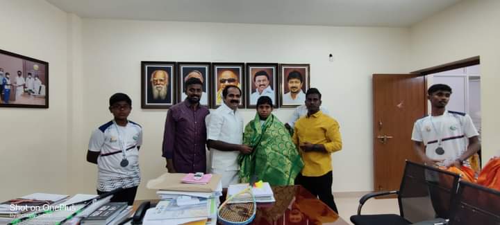 SMeyyanathan's tweet photo. உத்திரப்பிரதேசம் மாநிலம் நொய்டாவில் ��ார்ச்-24தொடங்கி 27வரை நடைபெற்ற இருபாலருக்கான அகில இந்திய கிராஸ்மிண்டன் போட்டிகளில் ஒற்றையர் மற்றும் குழு பிரிவுகளில் தமிழ்நாட்டில் இருந்து 27 வீரர் வீராங்கனைகள் பங்கேற்று ஆண்கள் பிரிவில் 18 வெண்கல பதக்கமும், 1/2 https://t.co/yBvW78dBOw