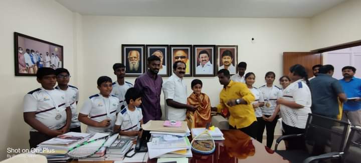 SMeyyanathan's tweet photo. பெண்கள் பிரிவில் 10தங்கப்பதக்கம், 1வெள்ளிப்பதக்கம், 2வெண்கலப்பதக்கமும் வென்று சாதனை புரிந்தையொட்டி பயிற்சியாளர்கள் சித்தேஸ்வரன்,மணி முருகன் ஆகியோருடன் சந்தித்து தாங்கள் வென்ற பதக்கங்களையும் சான்றிதழ்களையும் காண்பித்து வாழ்த்துகள் பெ���்ற இனிய நிகழ்வின் போது.,
2/2 https://t.co/eUqo8W9ZJ0