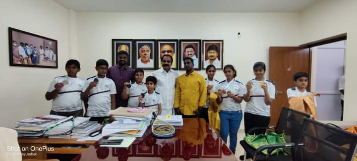 SMeyyanathan's tweet photo. உத்திரப்பிரதேசம் மாநிலம் நொய்டாவில் ��ார்ச்-24தொடங்கி 27வரை நடைபெற்ற இருபாலருக்கான அகில இந்திய கிராஸ்மிண்டன் போட்டிகளில் ஒற்றையர் மற்றும் குழு பிரிவுகளில் தமிழ்நாட்டில் இருந்து 27 வீரர் வீராங்கனைகள் பங்கேற்று ஆண்கள் பிரிவில் 18 வெண்கல பதக்கமும், 1/2 https://t.co/yBvW78dBOw