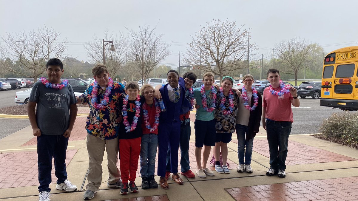 ARPowersLHS_SPE's tweet photo. Ready for fun at the spring dance sponsored by Independence Place of Alabama and Trussville City Schools. https://t.co/3FLdFmzoQQ