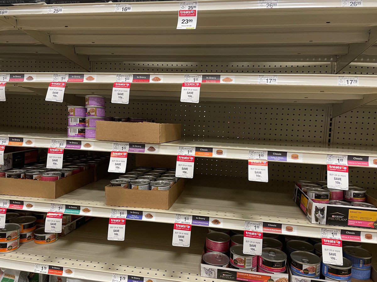 Petsmart empty shelves today for wet cat food.
#emptyshelves
#Bidenflation