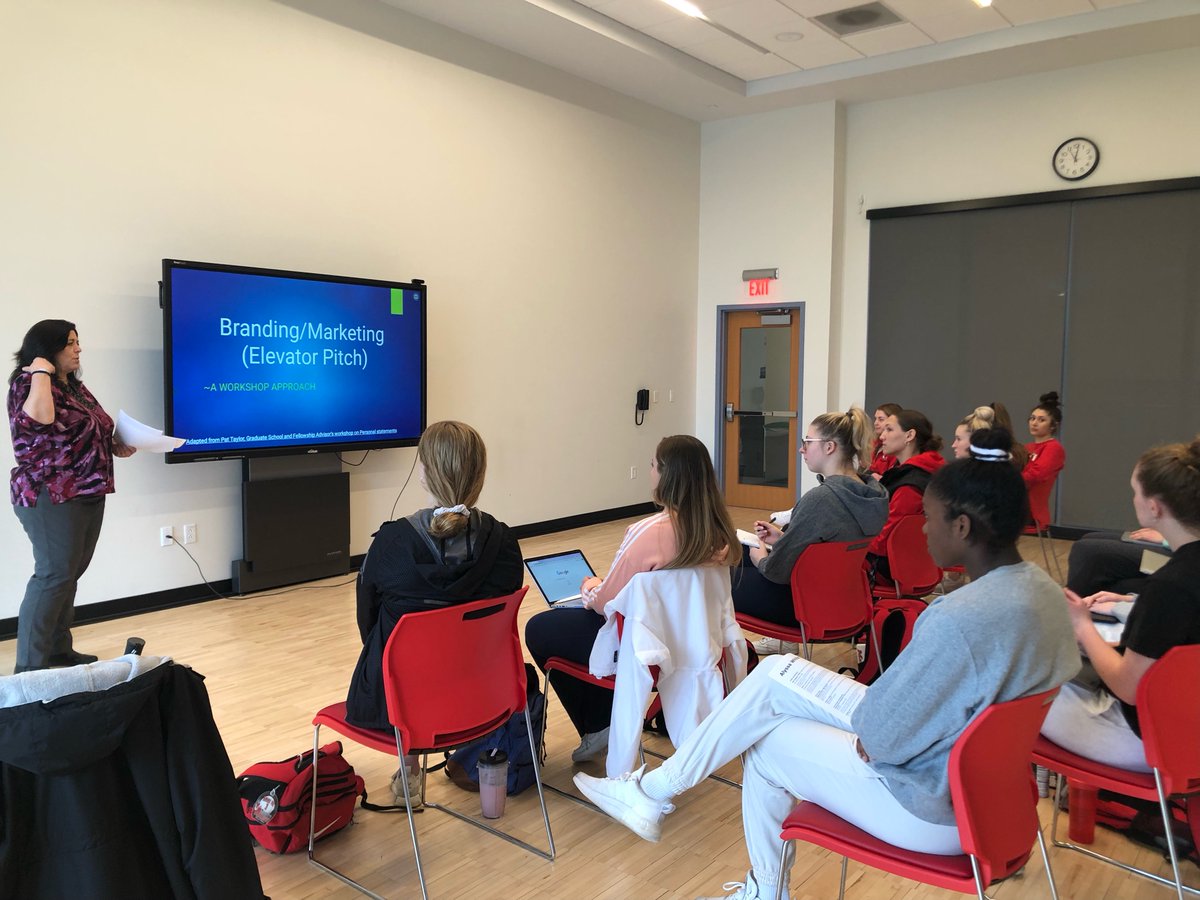 Maristvb's tweet image. Thank you to the Center of Career Services for the presentation on how to market your athletic experience. 

We have gathered valuable information to help on &amp;amp; off the court!📚🦊🤟 

#Maristvolleyball #studentathletes #redfoxes