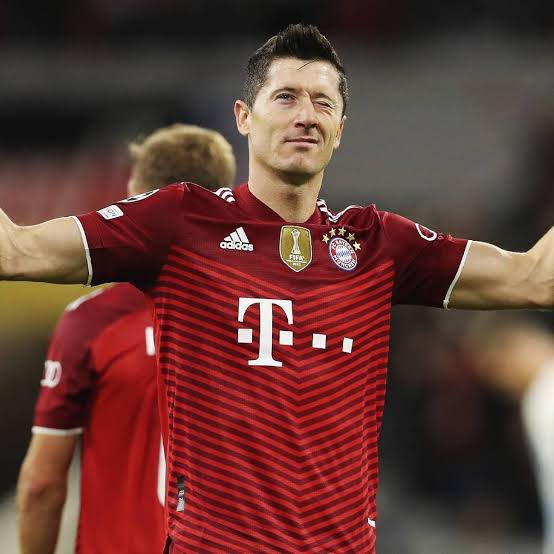 picks_goat's tweet photo. Si Lewandosky anota el primer gol vs Villarreal en la  #ChampionsLeague voy a regalar $500 pesos a una persona que de RT y MG a este tweet

🚨Deben seguirnos para participar🚨

Ganadores anunciados en el FREE: https://t.co/vzfxYDASqM https://t.co/R1QcnxyWXw