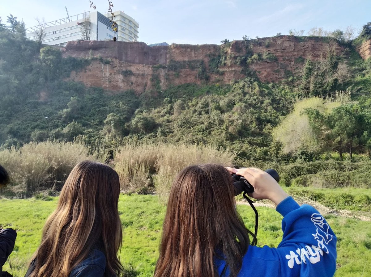 inscanoriac's tweet photo. Avui fem #TRACEM pel Parc Fluvial del riu Ripoll. També #tracem un skyline de la nostra ciutat a la llibreta d’artista. #perspectiva #rodal #bellesa #entorn https://t.co/kjRGNVS9CU