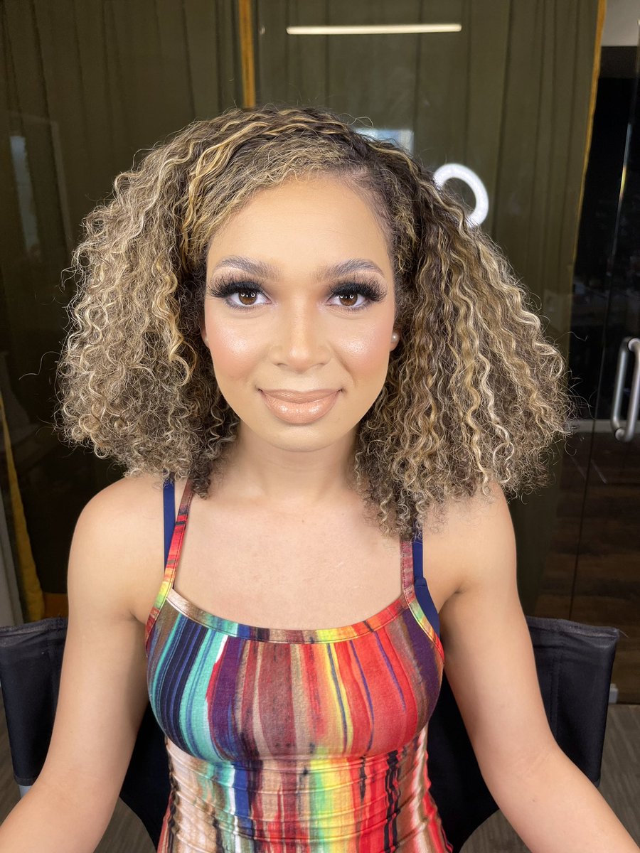 _PrincessCatttt's tweet photo. Just here to casually drop off pictures of my beautiful clients for the TL to see bc baby they look GOOD period🤷🏽♀️
My next client is definitely on your timeline🤣 so yall show some love & retweet this for me too!💕
Makeup IG: @ _MakeupByCat
#MakeupByCat #MinksByCat #DallasMUA https://t.co/rS9SUkbJxI