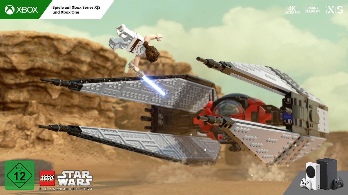 Vor dem sich nähernden Schiff Kylo Rens springt Rey mit ihrem Lichtschwert durch die Luft. Der Code FR69D-TDDJ6-HQR7F-2FHTV-TTF4Z steht auf der rechten oberen Tragfläche von Kylo Rens Schiff.
