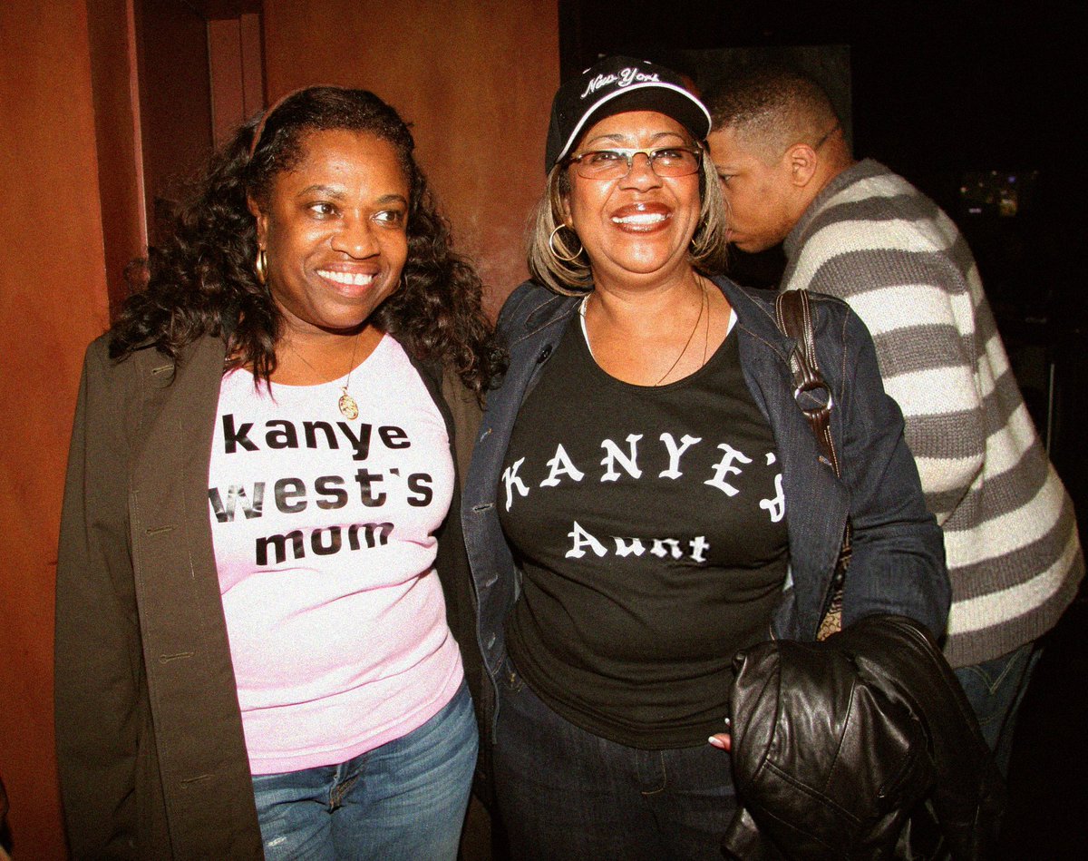 parisaintshop's tweet photo. Ye, Donda, and his Aunt at party in 2005. 🖤 https://t.co/d1BvEi72HQ