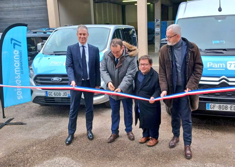pierredeniziot's tweet photo. Représentant @vpecresse @IDFmobilites à Cesson (77) pour l'inauguration de la nouvelle flotte du #PAM77 @KeolisIDF. Une nouvelle livrée et des véhicules plus confortables et respectueux de l'environnement. https://t.co/tTGuZKOLvl