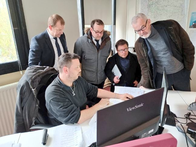pierredeniziot's tweet photo. Représentant @vpecresse @IDFmobilites à Cesson (77) pour l'inauguration de la nouvelle flotte du #PAM77 @KeolisIDF. Une nouvelle livrée et des véhicules plus confortables et respectueux de l'environnement. https://t.co/tTGuZKOLvl