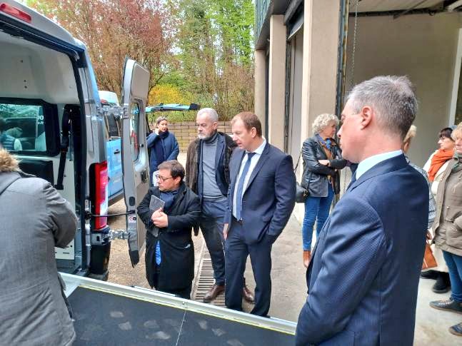 pierredeniziot's tweet photo. Représentant @vpecresse @IDFmobilites à Cesson (77) pour l'inauguration de la nouvelle flotte du #PAM77 @KeolisIDF. Une nouvelle livrée et des véhicules plus confortables et respectueux de l'environnement. https://t.co/tTGuZKOLvl