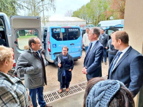 pierredeniziot's tweet photo. Représentant @vpecresse @IDFmobilites à Cesson (77) pour l'inauguration de la nouvelle flotte du #PAM77 @KeolisIDF. Une nouvelle livrée et des véhicules plus confortables et respectueux de l'environnement. https://t.co/tTGuZKOLvl