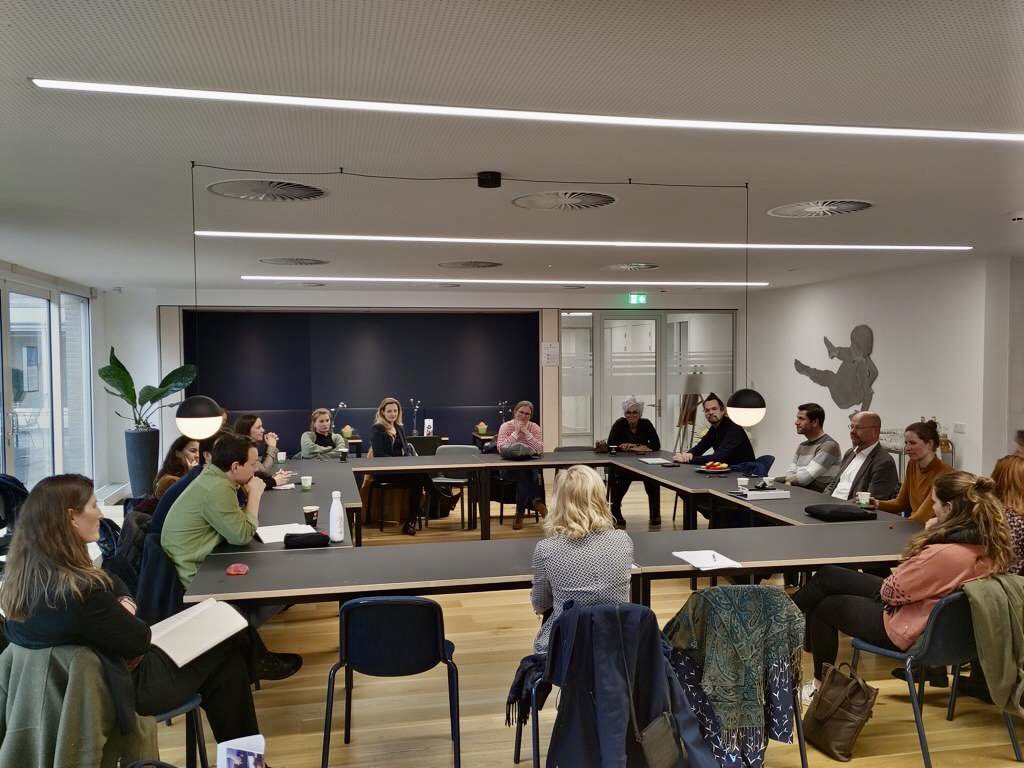matthijsvdberg's tweet photo. Vandaag ontvingen we bij de @onderwijsinsp een delegatie onderzoekers van het @VOverleg 

Tijdens het werkbezoek gaven we hen een inkijkje in het werk van en bij de Inspectie van het Onderwijs. https://t.co/lqB6Sd2YIx