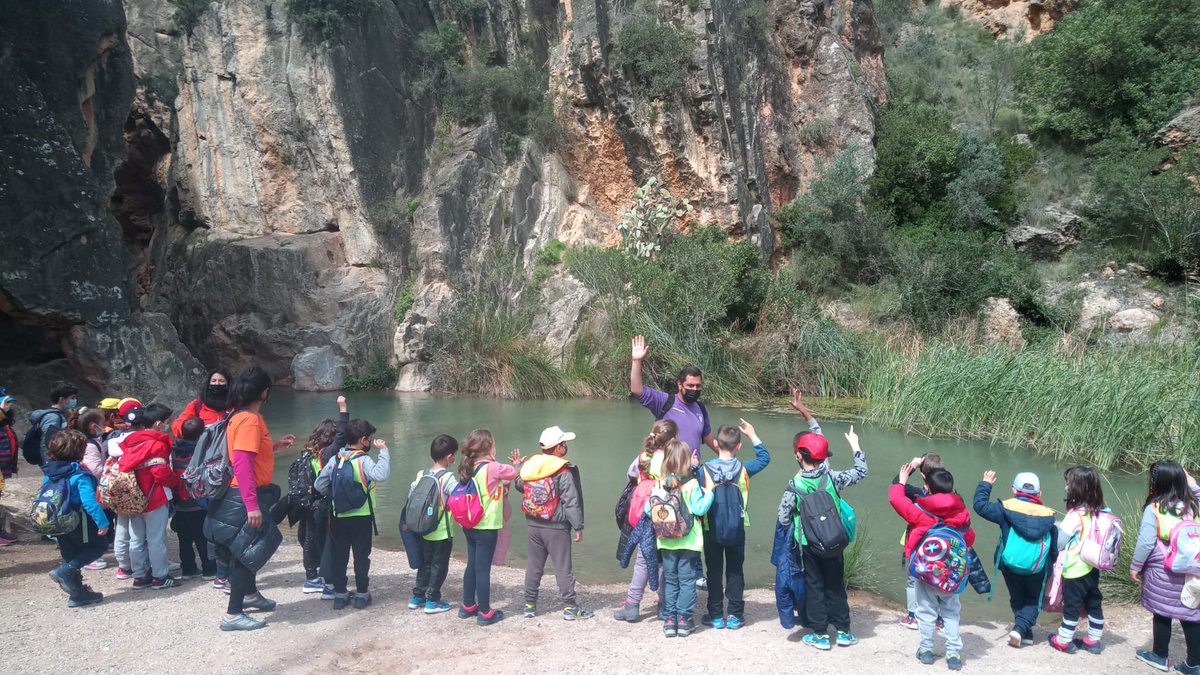 GrupAnimat1's tweet image. ¡Qué tesoro tenemos al alcance de la mano con #Chelva! Las excursiones escolares de la #RutaDelAgua son siempre un éxito, historia y naturaleza al alcance de todos/as #Animat_Style