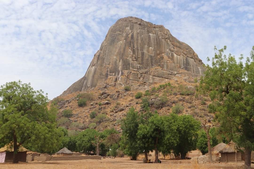 MPTRAVELERS's tweet photo. Pic de Mindif🏜️
Le plus beau pic d'Afrique ☺️
A 25 kilomètres au sud-est de Maroua.
𝙒𝙝𝙖𝙩𝙨𝘼𝙥𝙥 : 📞670 98 35 08
𝘼𝙥𝙥𝙚𝙡 𝙙𝙞𝙧𝙚𝙘𝙩 : 📞695 08 31 35
#voyage
#randonnee
#Mindif
#Montagne
#TourismoCameroun
#Tourisme
#Nature https://t.co/UgqzK3FCQq