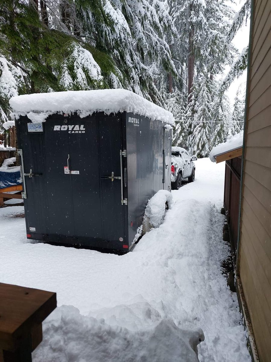 graficat's tweet photo. I guess winter is still not over yet. Snowfall in Sunshine Valley.  I wish I could go to my cabin and work on my book...
#sunshinevalley #WINTER #snow #creativemom #cabinlife https://t.co/F9gnP0YERP
