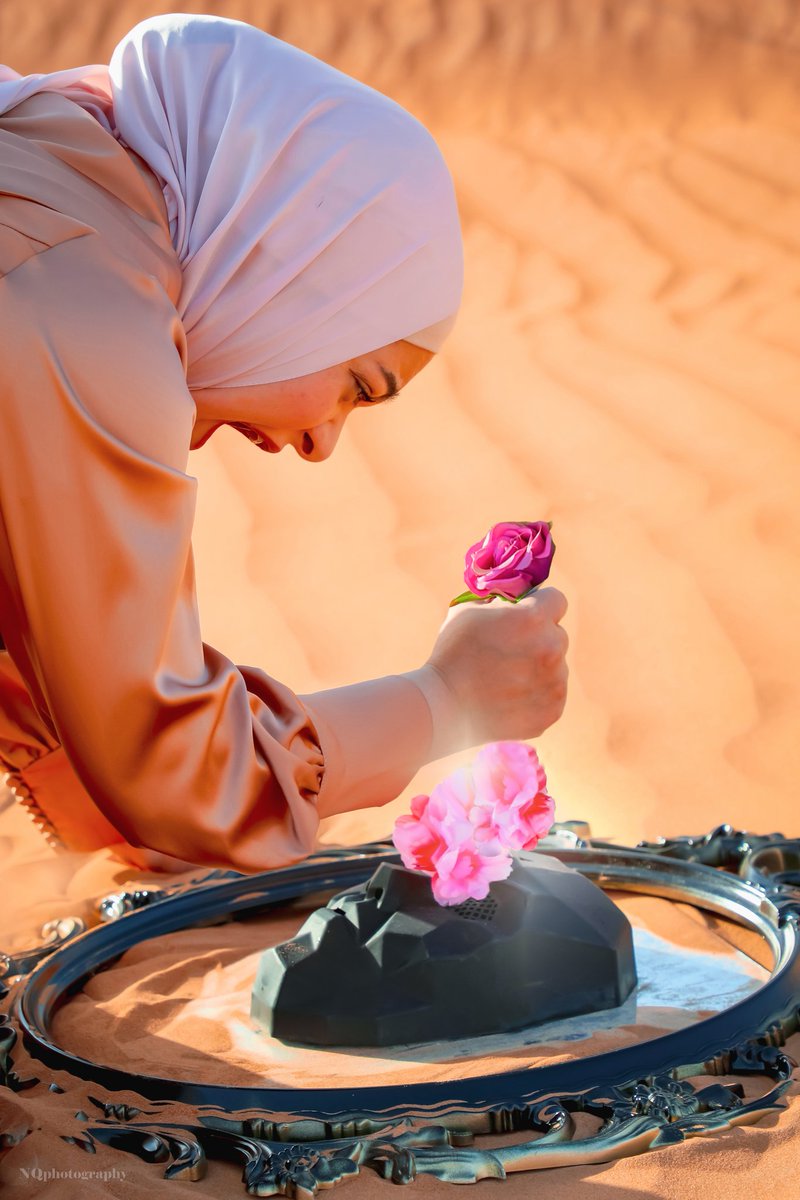 #رحلتي_مع_الاوحد_في_صور رقم (٤)

🚩في كثير من الأحيان كنت أدخل المطبخ أفتح الأدراج وأختار أكبر و أقوى سكينة عندي أغلق عيني و أتخيل التوحد وحش مجهول و أهاجمه بكل قوتي و أقتله مرات و مرات و أنا غارقة بدموع اليأس و الكره للتوحد ... كنت أشعر أن التوحد قد أفقدني صوابي فقد سرق عمري ..