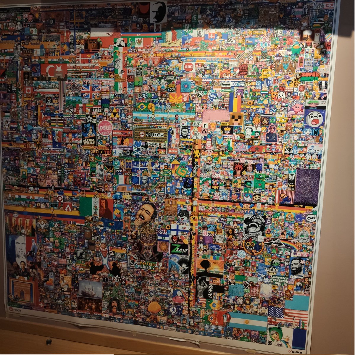 EncoreTwoEight's tweet image. J'ai replacé tous les pixels de l'event alors que j'en ai pas placé un seul de tout l'event #PixelWars #pixelwar  @ZeratoR @Kammeto @Domingo @MrAntoineDaniel @AREtoiles @Sardoche_Lol @xSqueeZie @AkaruuxD @Ryu7z @Lockl34r